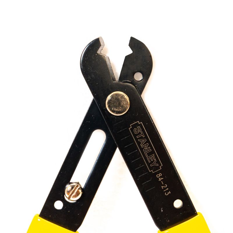 Alicate-Pelacables-De-5-Pulg-130mm-Stanley-84-213