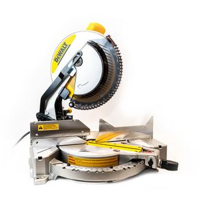 Sierra ingletadora DeWalt DW715 con un cartabón de 12 pulgadas, 15 A