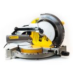 Sierra-ingletadora-DeWalt-DW715-con-un-cartabon-de-12-pulgadas-15-A