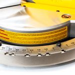 Sierra-ingletadora-DeWalt-DW715-con-un-cartabon-de-12-pulgadas-15-A