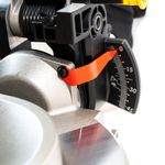 Sierra-ingletadora-DeWalt-DW715-con-un-cartabon-de-12-pulgadas-15-A