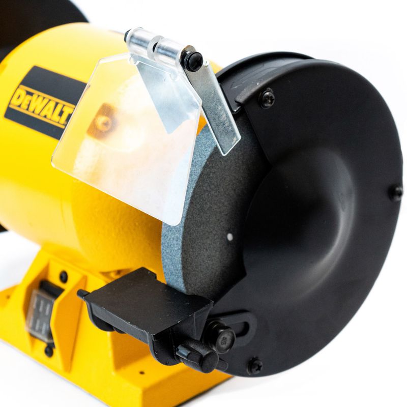 Esmeril-De-Banco-Profesional-De-6-12-Hp-375W-Dewalt-DW752-B3